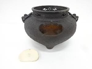 鉄　鬼面　風炉　(前瓦付)